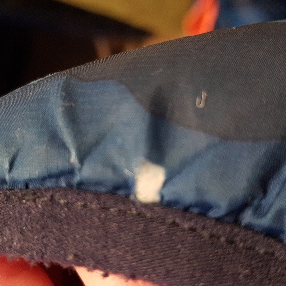 Under Armour YXL Cold Gear blue camo jacket has cosmetic defects - Picture 7 of 9